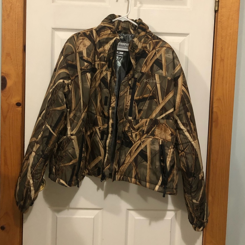 Camouflage lightweight men’s jacket.